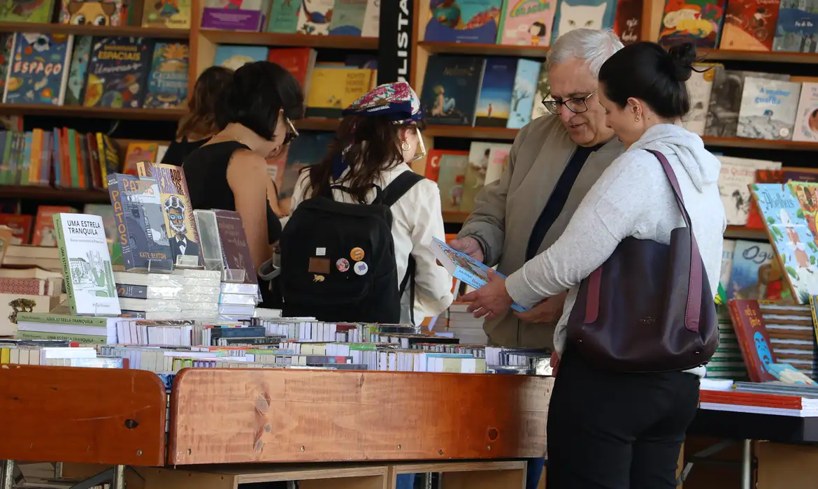 Consumo de livros cresce no Brasil e atinge 18% da população adulta