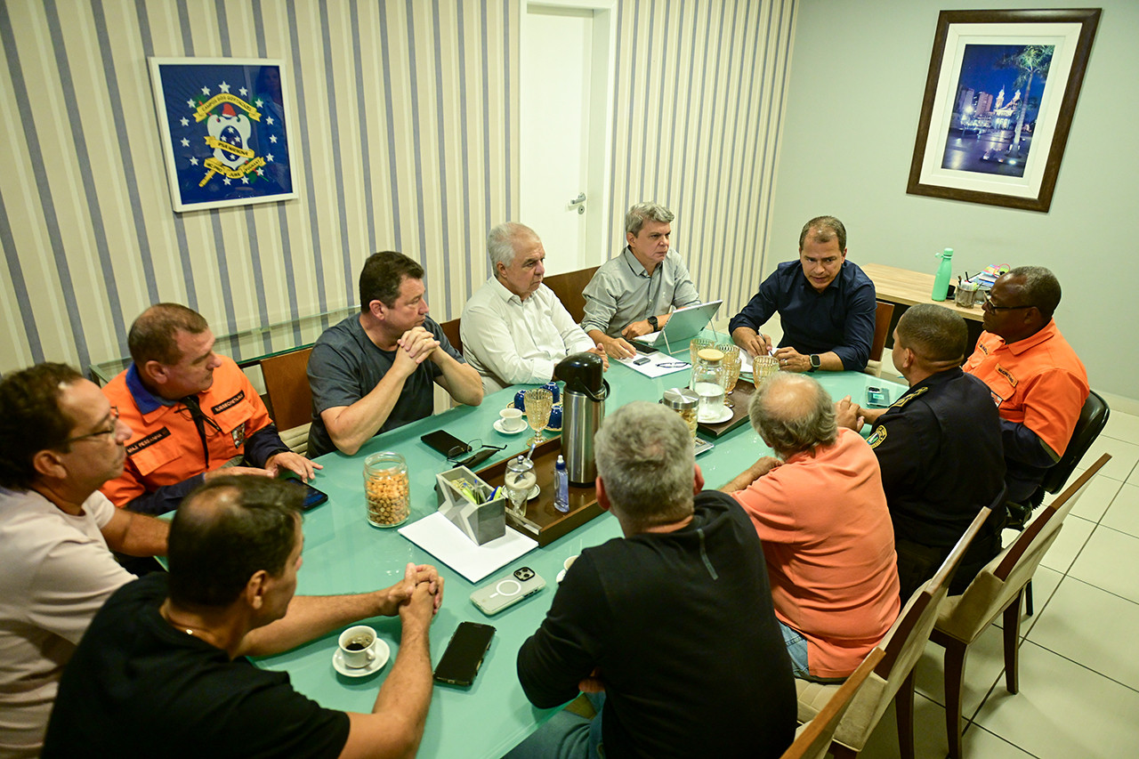 Vice-prefeito conduz reunião para avaliar impactos da interdição da Ponte Barcelos Martins