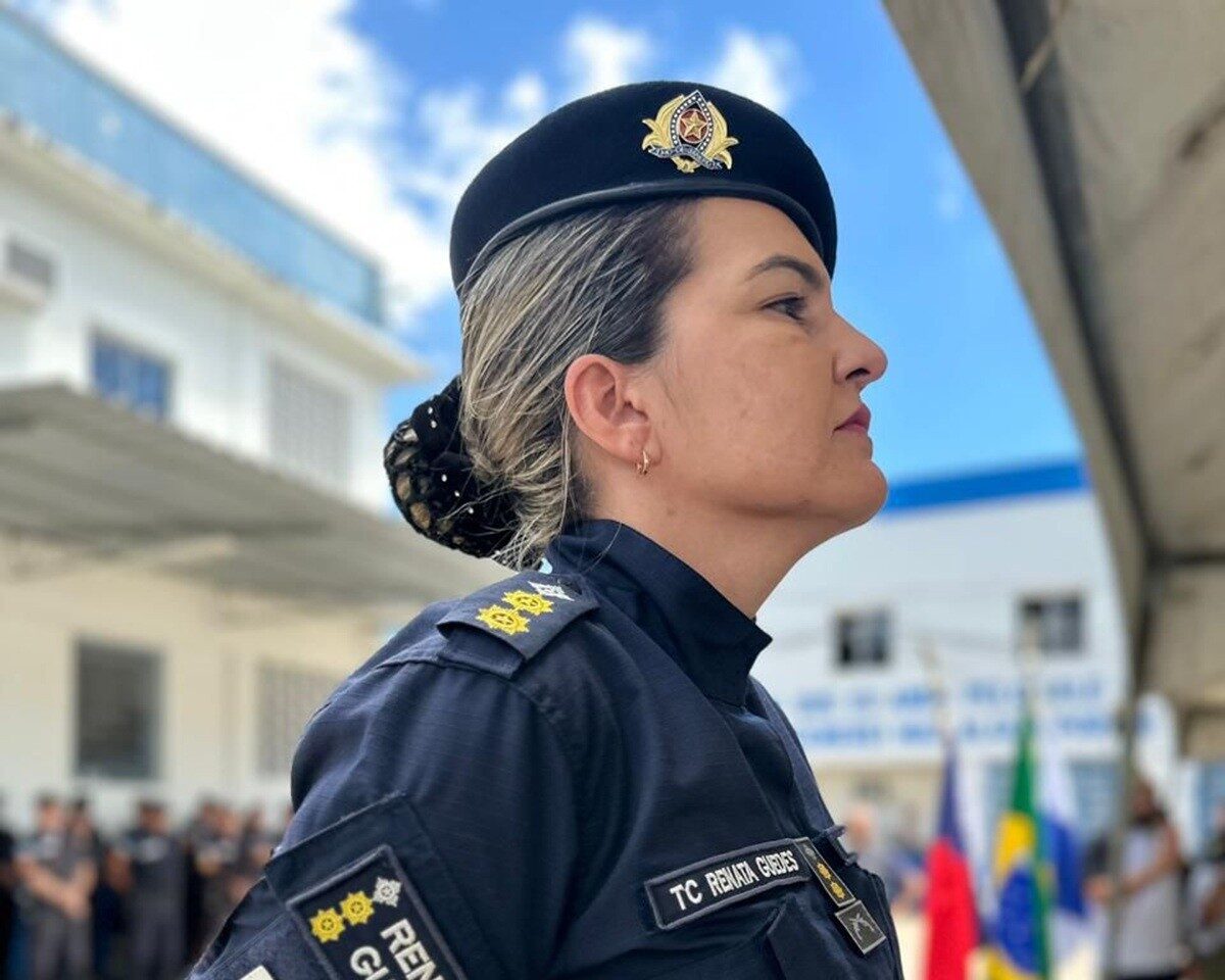 Tenente-coronel Renata Guedes assume comando do 8º BPM em Campos