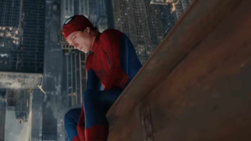Novo filme do Homem-Aranha mostra Peter Parker isolado e marca fase mais sombria do herói
