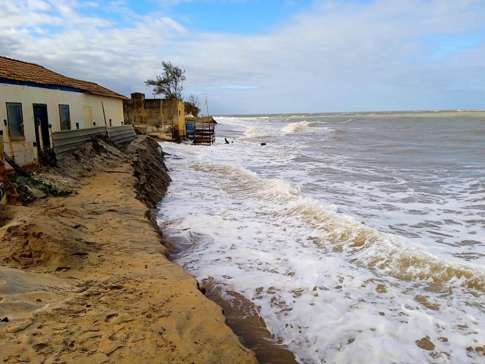 Erosão costeira e avanço do mar em Atafona