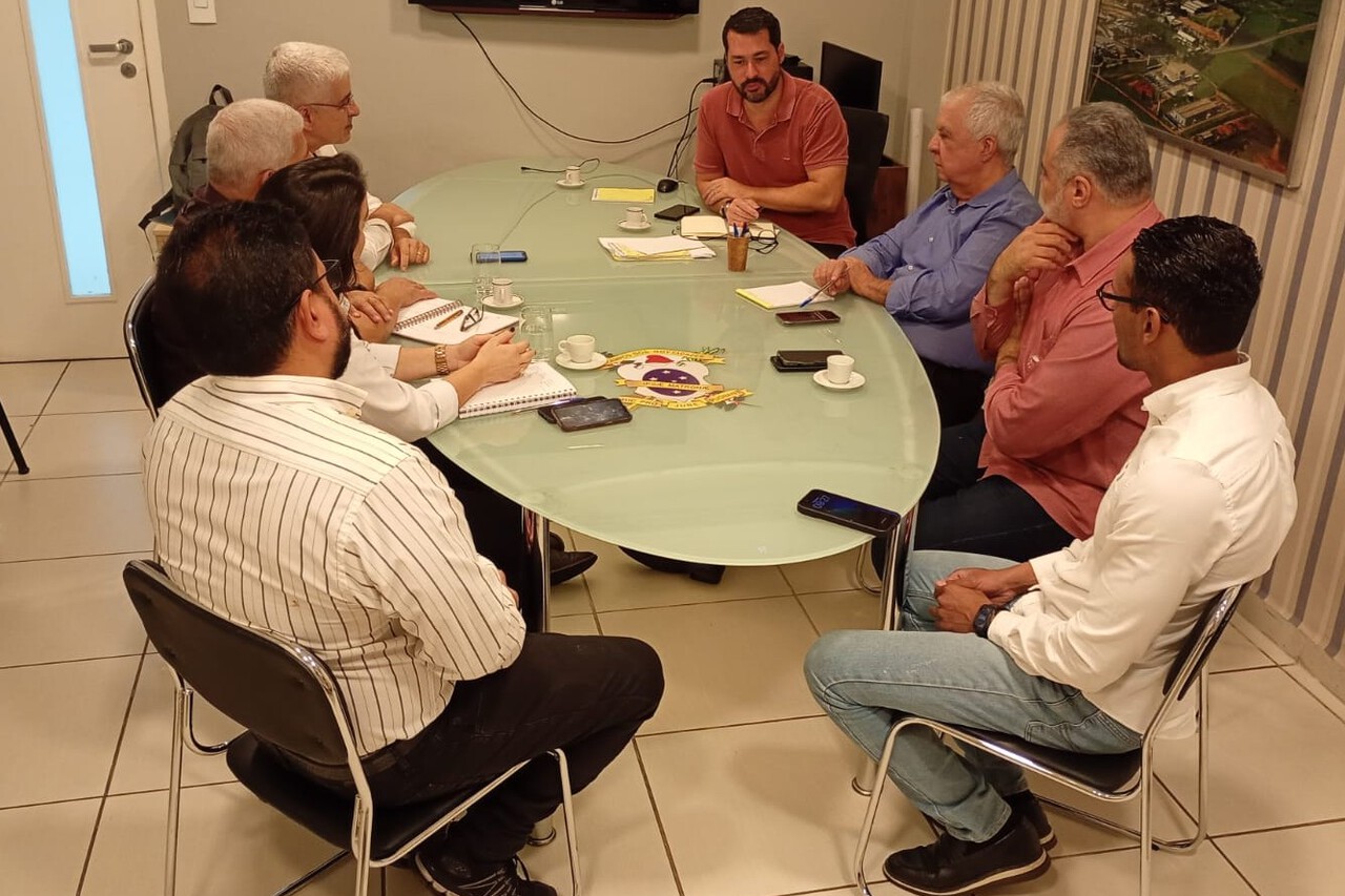 Reunião entre representantes de Campos e do Porto do Açu
