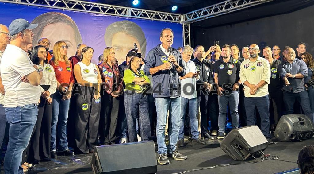 Eduardo Paes durante agenda eleitoral em Campos