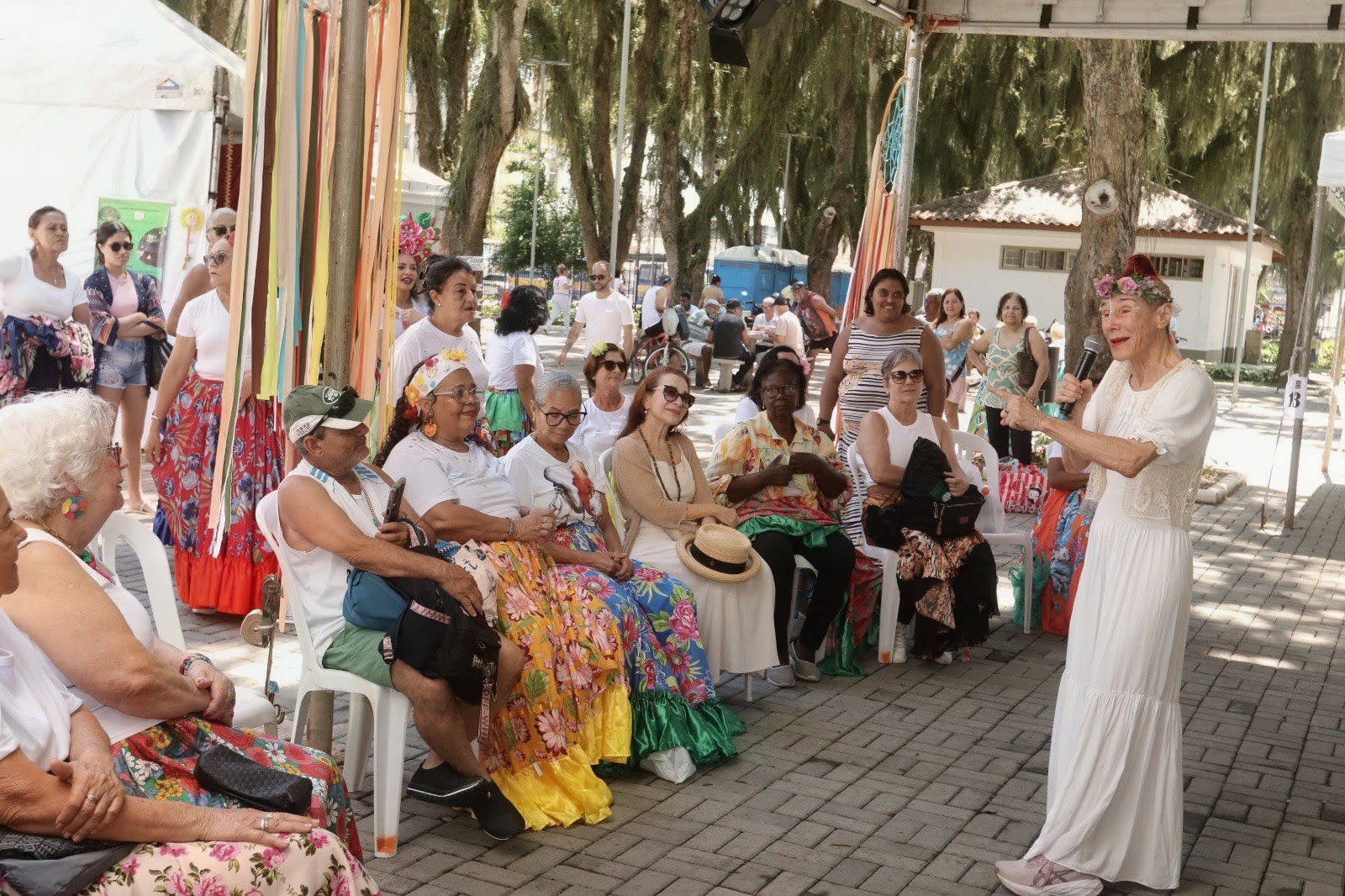 Feira Cultural do Bem-Estar movimenta a Praça Veríssimo de Melo, no Centro de Macaé