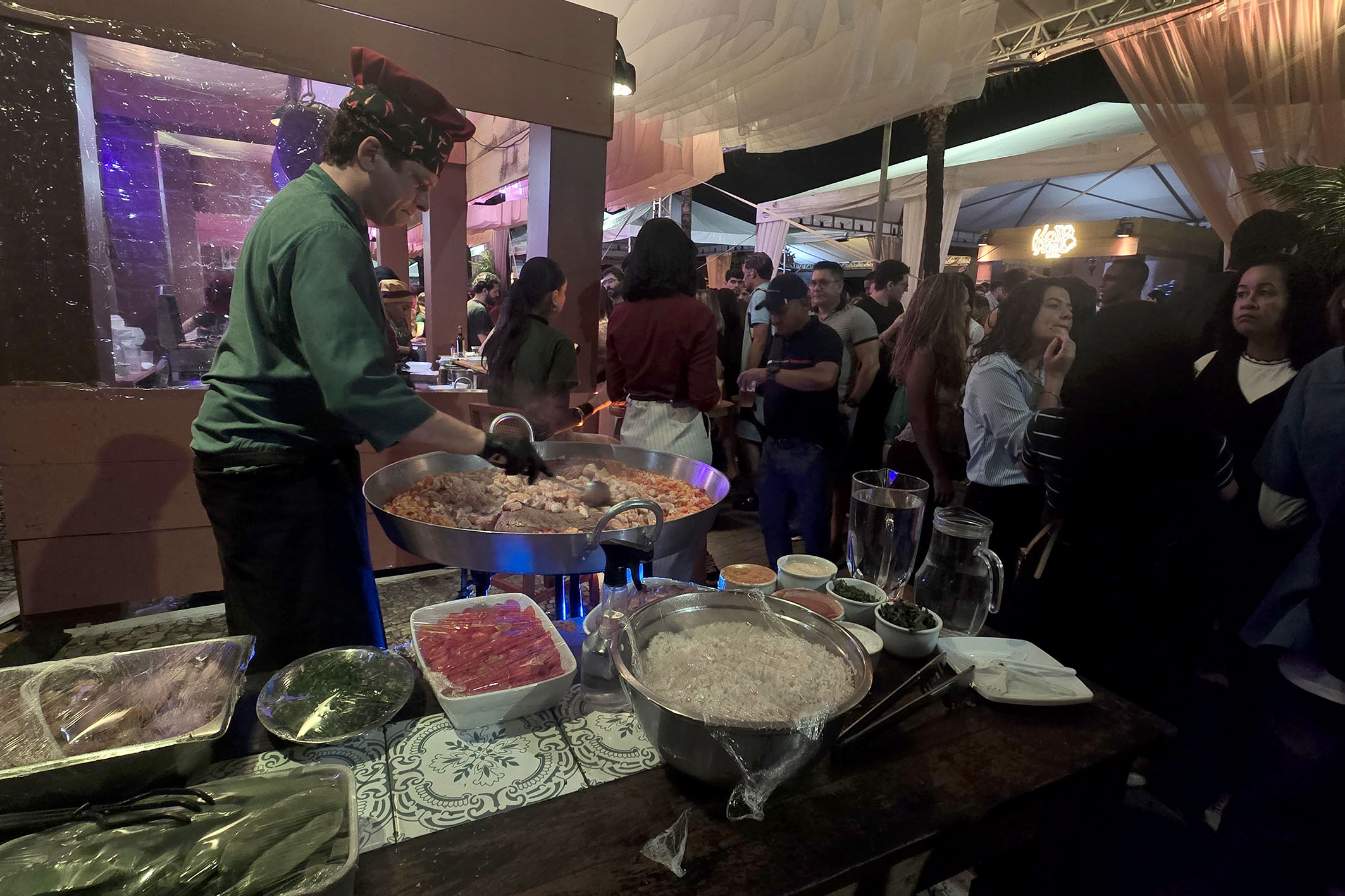 Público no 15º Festival de Cultura e Gastronomia de Macaé na Orla dos Cavaleiros
