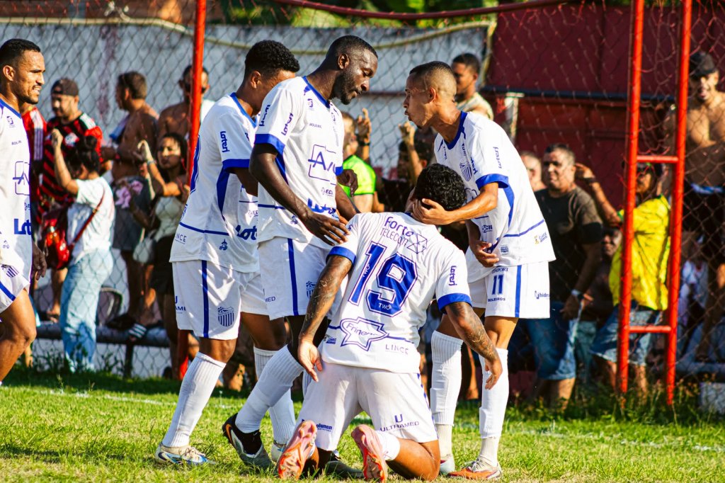 Jogadores do Goytacaz na vitória sobre o Nova Cidade pela Série B1 do Campeonato Carioca