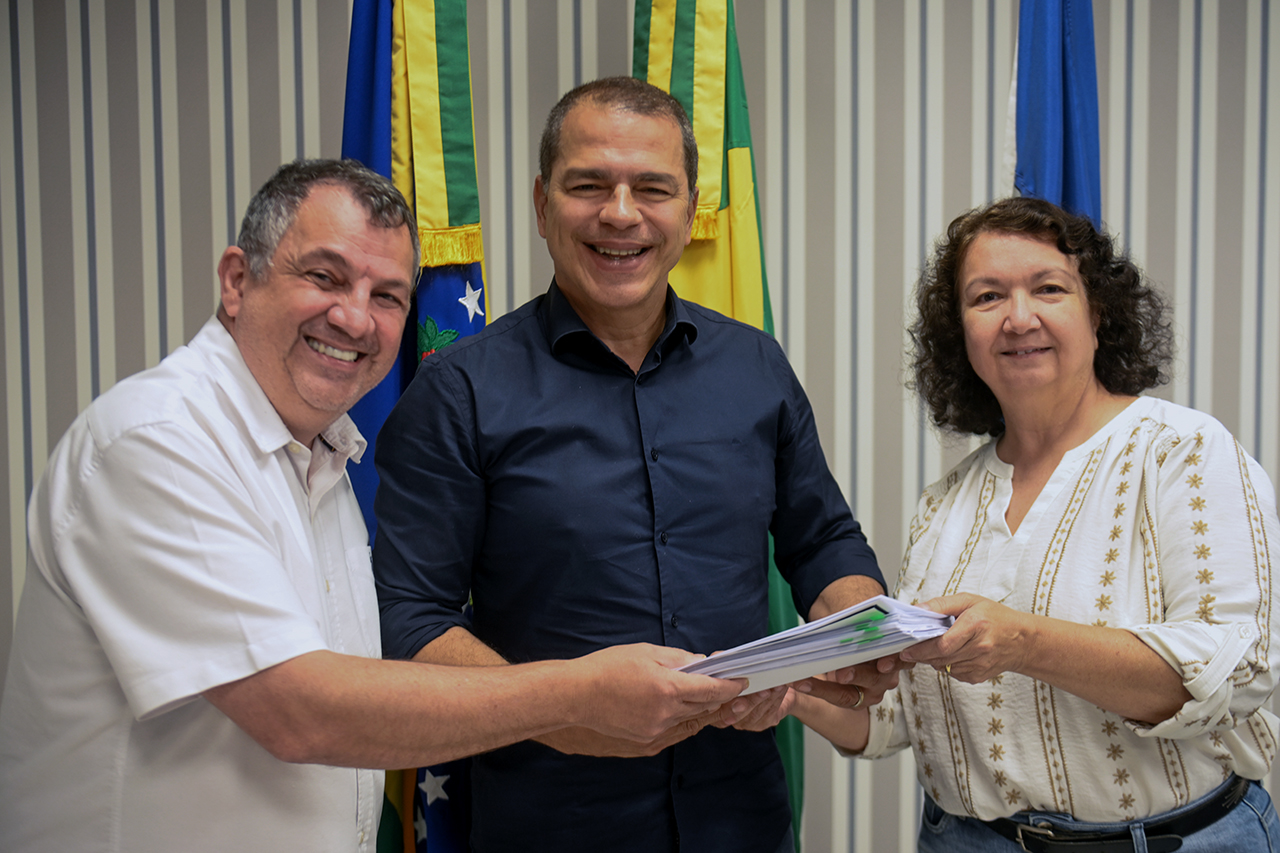 Anúncio da primeira convocação do concurso da Educação de Campos