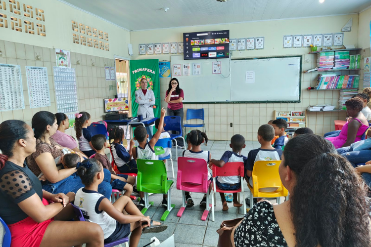 Atendimento a estudantes da Escola Fazenda Chalita. Foto: PSE Campos/Divulgação
