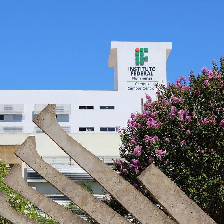 Fachada do IFF Campos Centro, em foto de arquivo do instituto