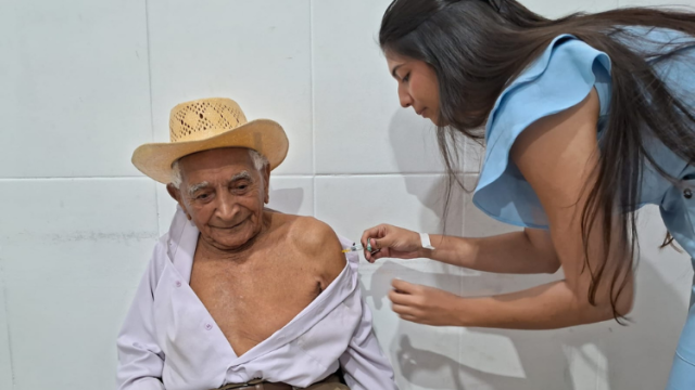 Campos reforça vacinação de idosos. Foto: Valquíria Azevedo/Divulgação