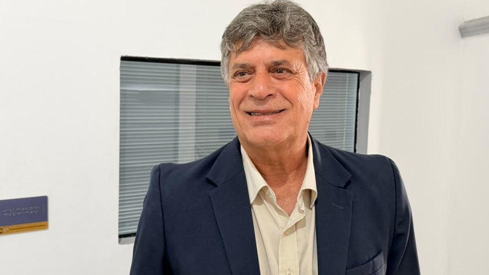 Vereador Silvinho Martins em entrevista após a eleição da Câmara. Foto: Josh/J3News